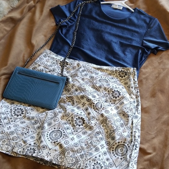 Patterned Mini Skirt - Picture 4 of 4